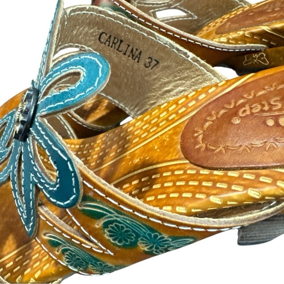 Women's Floral Embellished Sandals - Picture 5 of 6